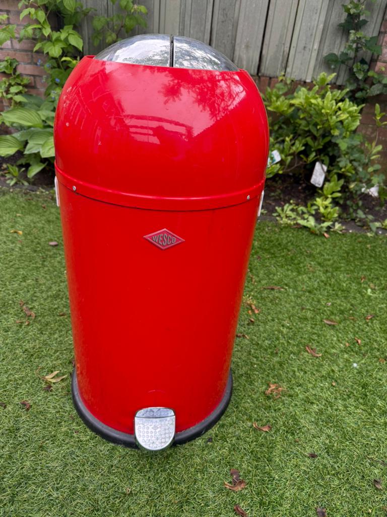 Rode Wesco Prullenbak - Stijlvol en Functioneel, Gebruikt, Met pedaal, Ophalen of Verzenden, 30 tot 40 liter