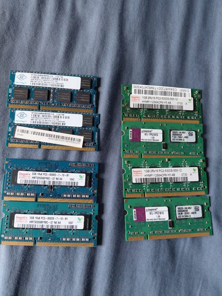 Laptop Geheugen 2 x 4 gb en 2 x 2GB en 4 x 1 GB, Computers en Software, Gebruikt, DDR3, Ophalen of Verzenden, Laptop