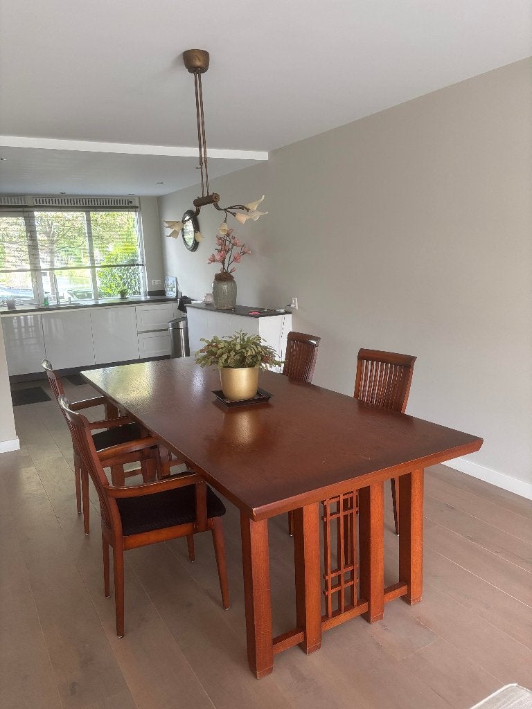 Massief houten eettafel met 4 stoelen, Huis en Inrichting, Ophalen, Gebruikt, Klassiek / notenkleur, 200 cm of meer