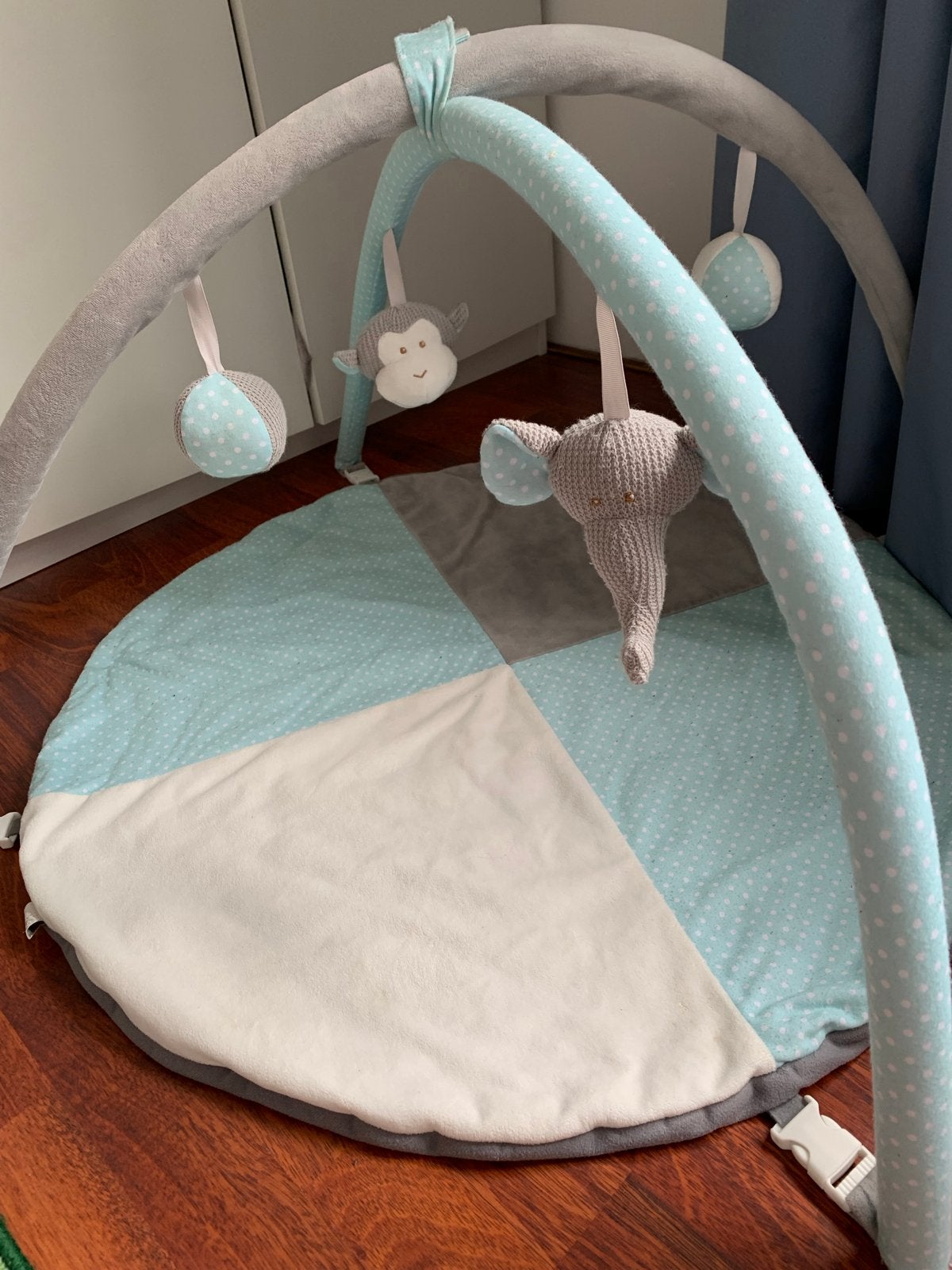 Baby speelkleed met speelboog en hangende speeltjes, Kinderen en Baby's, Ophalen, Zo goed als nieuw, Speelkleed