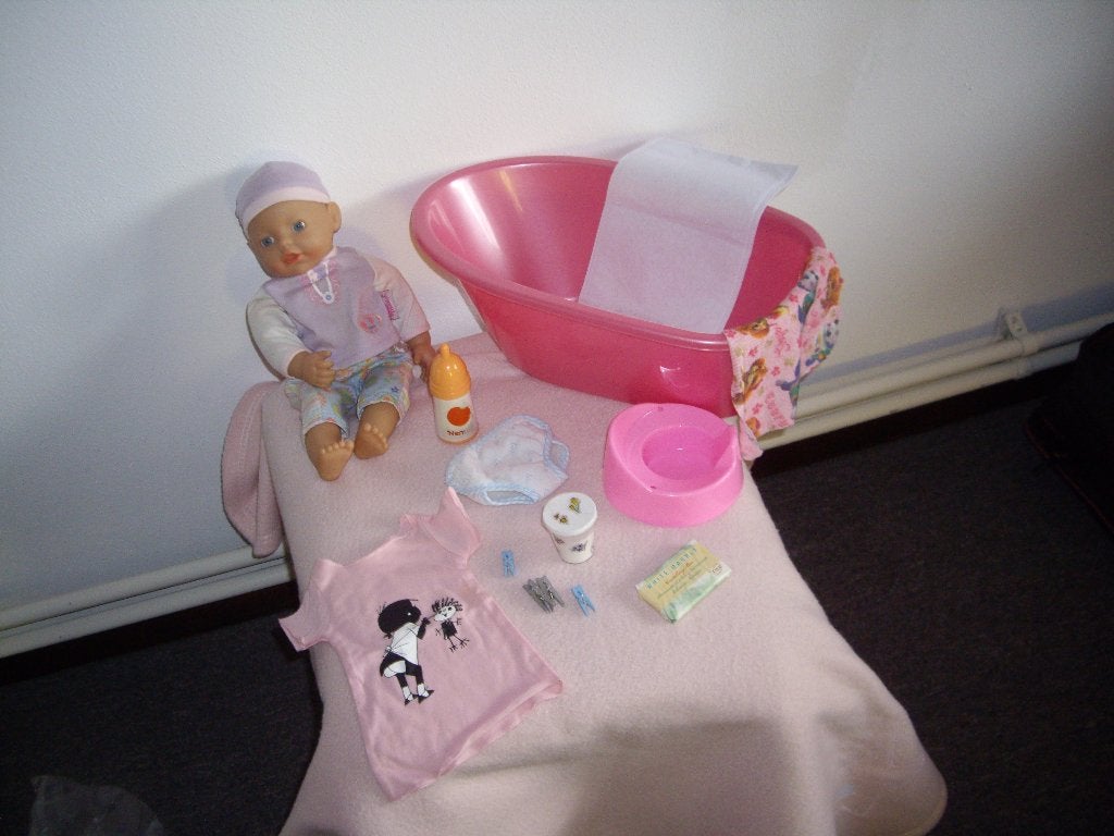 baby born pop met bad en acc, Ophalen, Zo goed als nieuw, Babypop