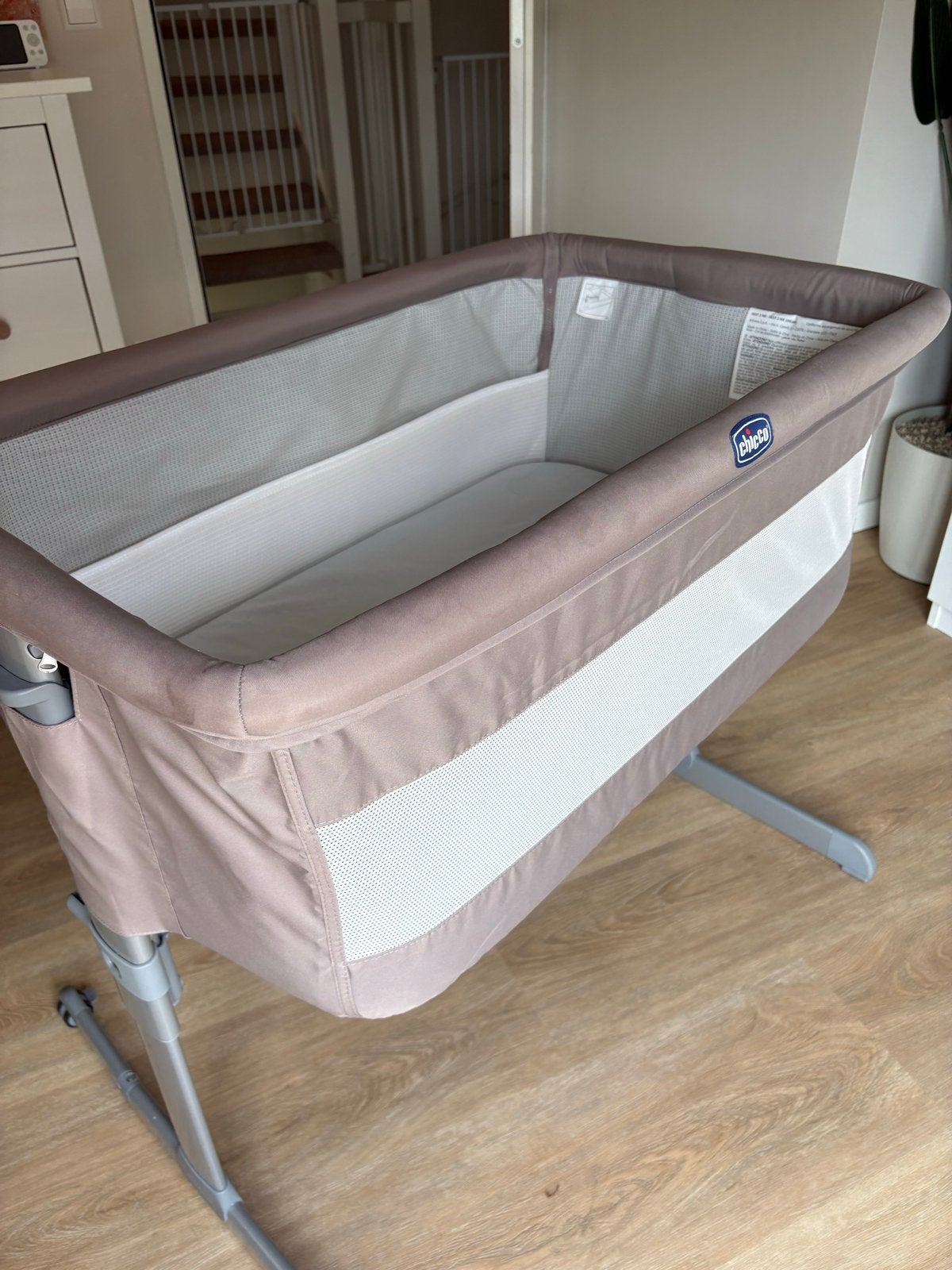 Chicco Next2Me Zijbedje/Wieg - Zo goed als nieuw, Kinderen en Baby's, Babywiegjes en Ledikanten, Zo goed als nieuw, Wieg, Ophalen of Verzenden