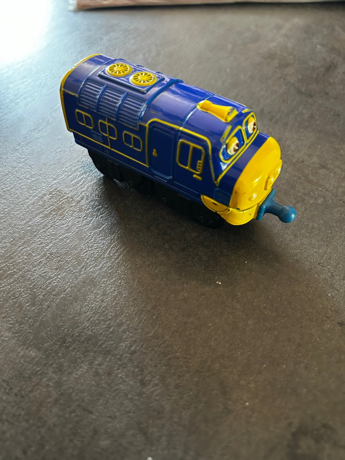 Thomas de Trein speelgoedlocomotief - Blauw en Geel, Kinderen en Baby's, Speelgoed | Thomas de Trein, Ophalen of Verzenden, Gebruikt