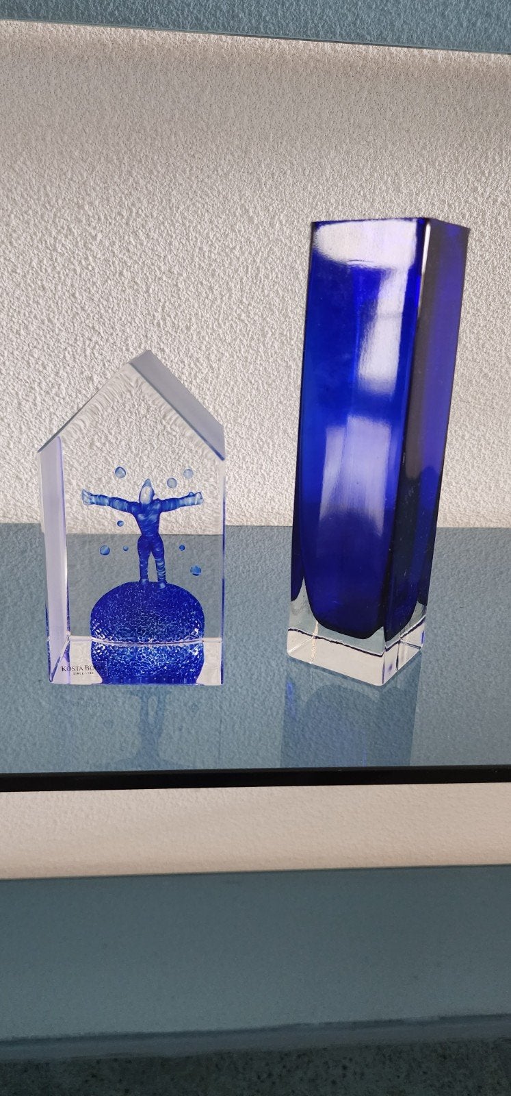 Blauwe vaas en Kosta Boda glazen decoratie, Ophalen