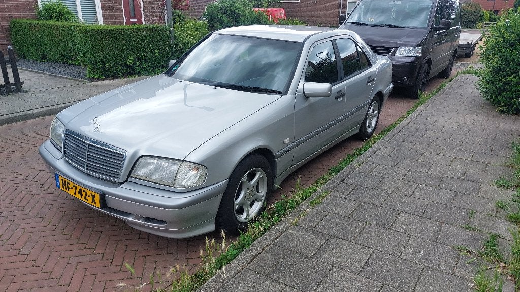Mercedes-Benz Mercedes 1998 Grijs, Auto's, Euro 2, Zwart, 4 cilinders, 1799 cc
