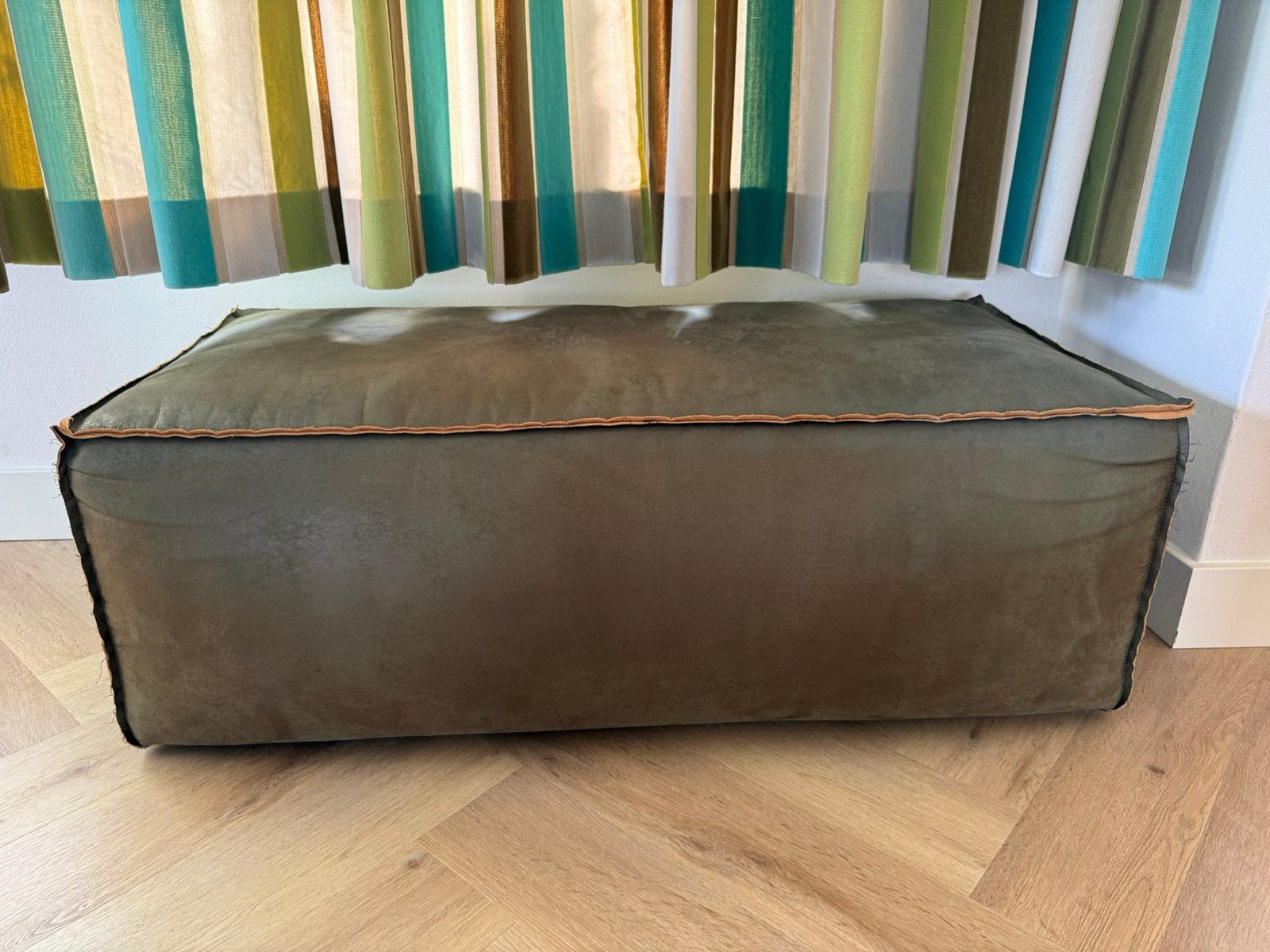 Hocker / poef, Huis en Inrichting, Woonaccessoires | Kisten, Ophalen, Overige materialen, 100 tot 150 cm, Zo goed als nieuw