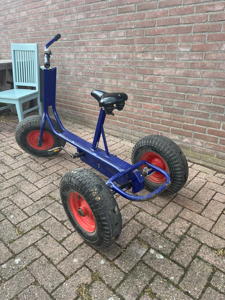 Blauwe driewieler skelter met pedalen,stevig model, Kinderen en Baby's, Speelgoed | Buiten | Skelters, Ophalen, Gebruikt, Berg