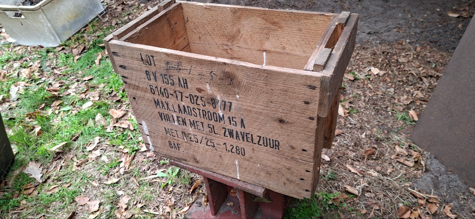 Vintage houten accu  kist met opdruk, Ophalen, Landmacht, Nederland, Kist of Geocache