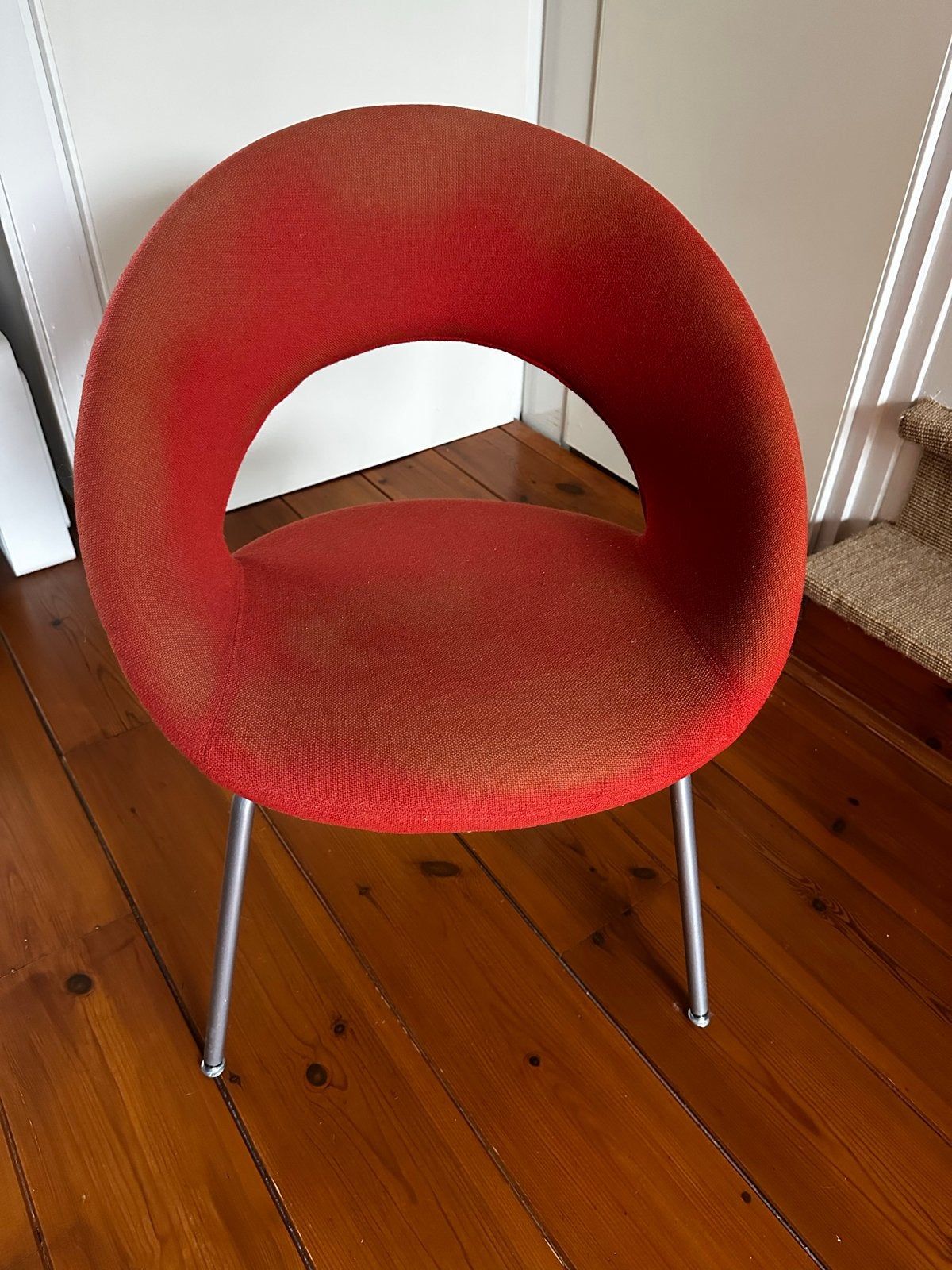Artifort Nina 2 Rode design stoelen - Gebruikt, Gebruikt, Twee, Ophalen of Verzenden, Stof