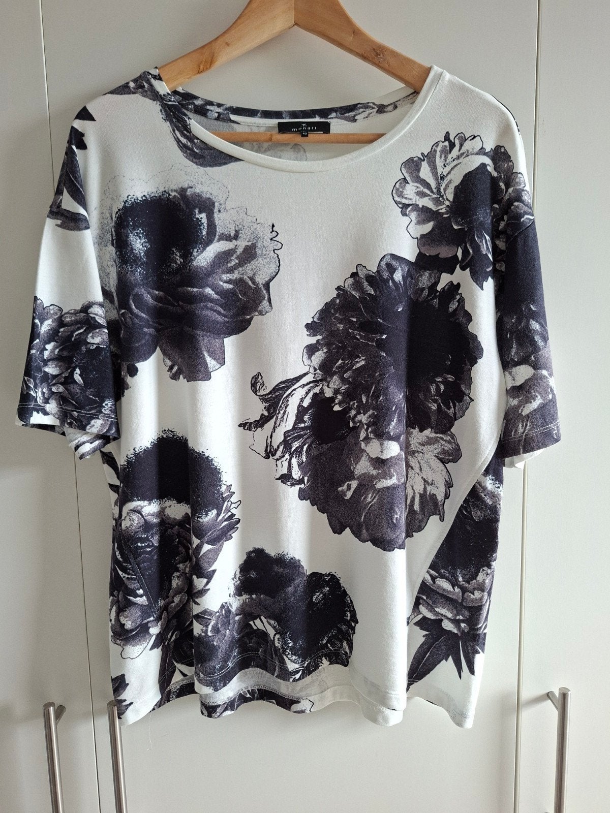 Monari t-shirt off white donker blauwe bloemen print mt 42, Blauw, Maat 42/44 (L), Nieuw, Ophalen of Verzenden