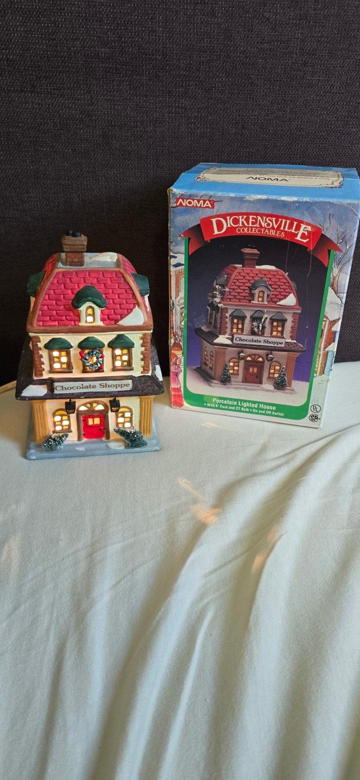 dickensville chocoladewinkel. kersthuisje 1996, Ophalen of Verzenden, Zo goed als nieuw