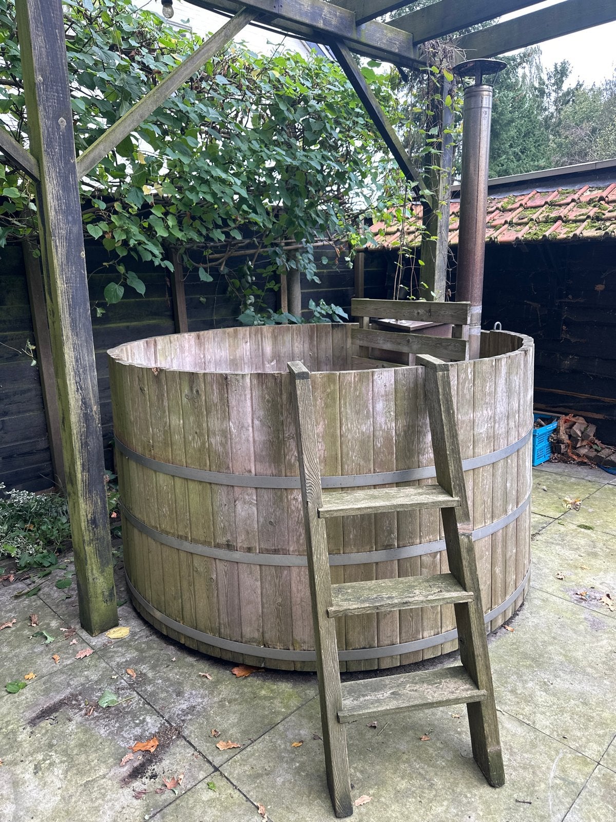 Houtgestookte Hottub - 195 cm diameter, Tuin en Terras, Ophalen, Gebruikt, Trap, Vast
