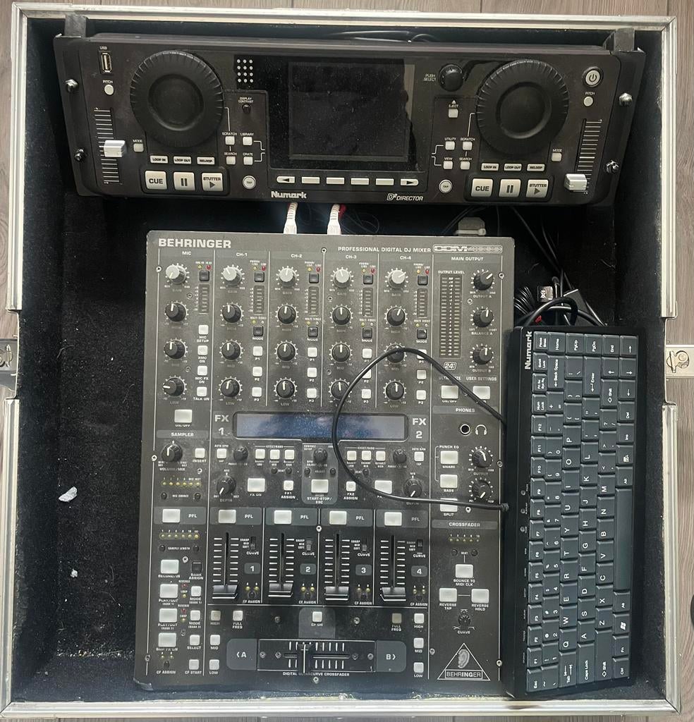 DJ-set met Numark D2 Director en Behringer DDM4000, Muziek en Instrumenten, Dj-sets en Draaitafels, Ophalen, Zo goed als nieuw