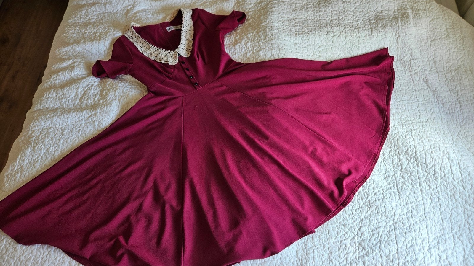 Hell Bunny Vixen Jurk Bordeauxrood met Kanten Kraag, Hell Bunny Vixen, Maat 42/44 (L), Ophalen of Verzenden, Zo goed als nieuw