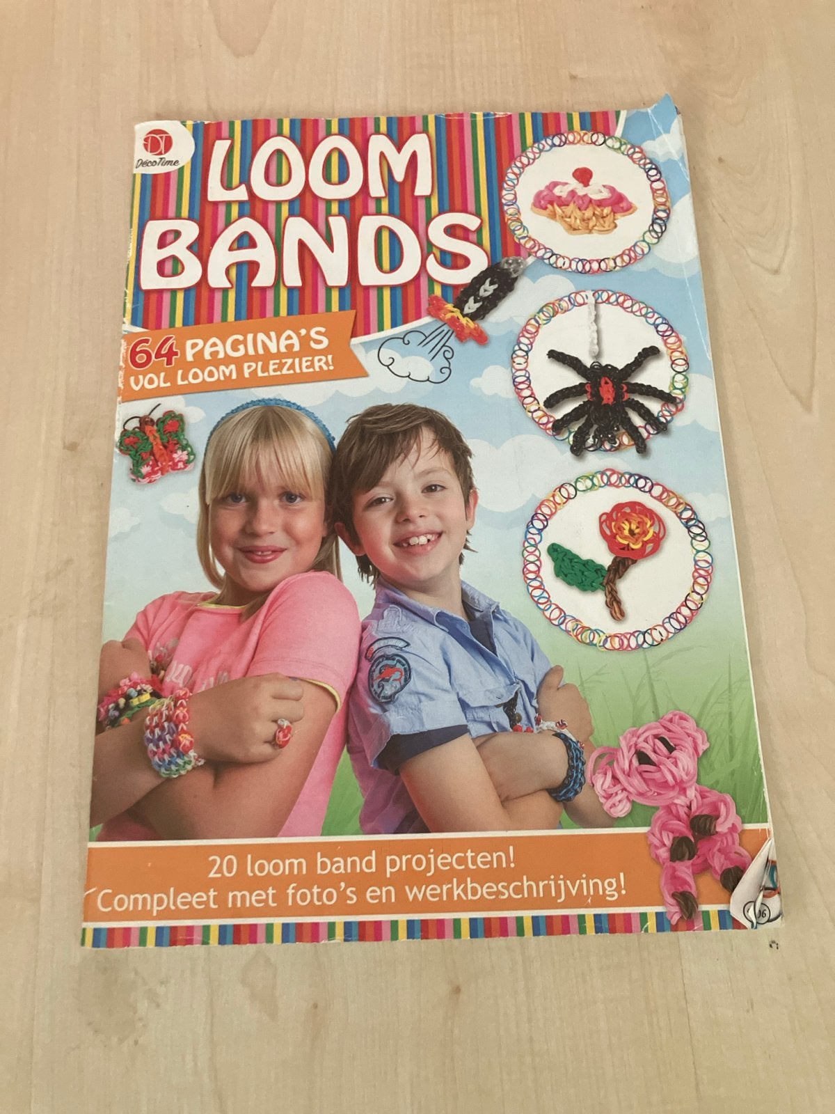 Loom Bands Boek: 20 Projecten met Foto's en Werkbeschrijving, Ophalen of Verzenden, Zo goed als nieuw, Non-fictie