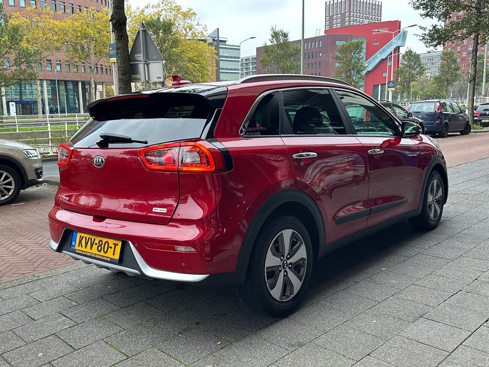Kia Niro 1.6 GDi Hybrid BusinessLine Aut Leer Navi Camera Ca, Auto's, Gebruikt, Euro 6, Bedrijf, 26 km/l