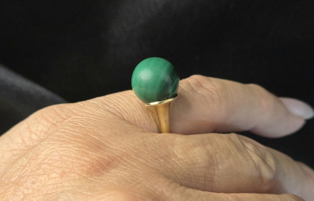 Vintage gouden design ring met edelsteen malachiet. 2026/571, ., Ophalen of Verzenden, ., Met edelsteen