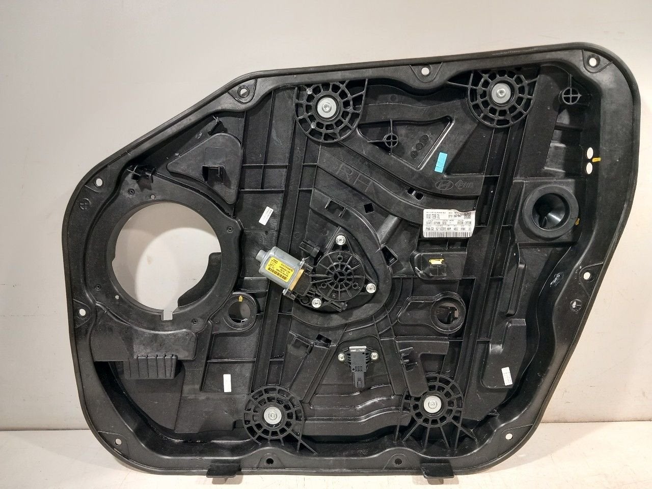Raammechaniek elektrisch rechts voor Hyundai Tucson, Onderdelen@venauto.nl, Van der Ven Autorecycling B.V., Gebruikt, Ettenseweg 76, 4706 PB Roosendaal, The Netherlands