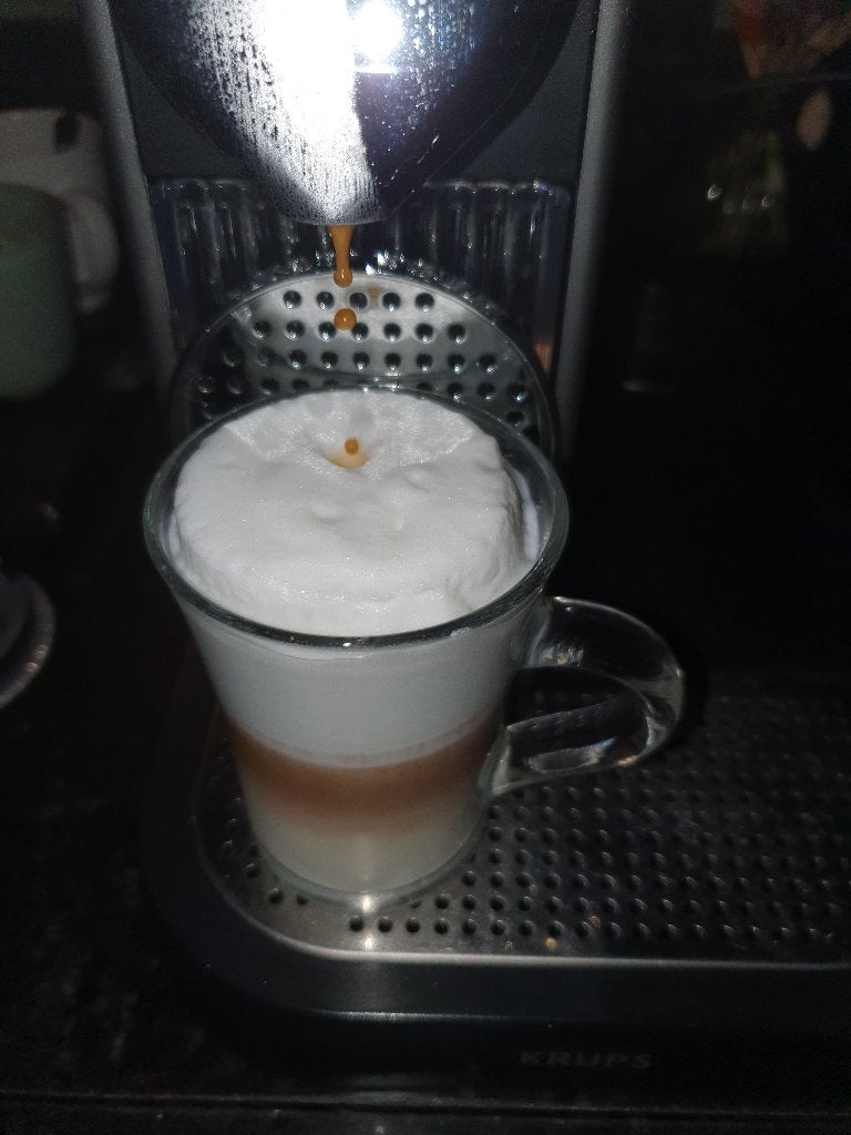 perfect werkende nespresso citiz & milk koffiemachine, Koffiemachine, Ophalen of Verzenden, Zo goed als nieuw, 1 kopje