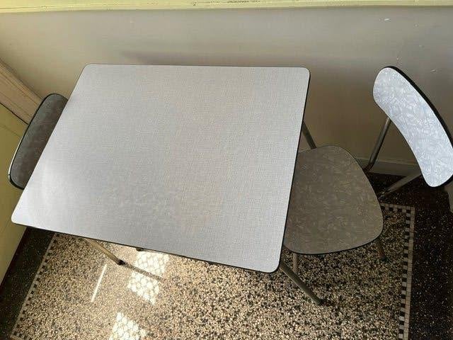 vintage formica tafel met twee stoeltjes, Ophalen