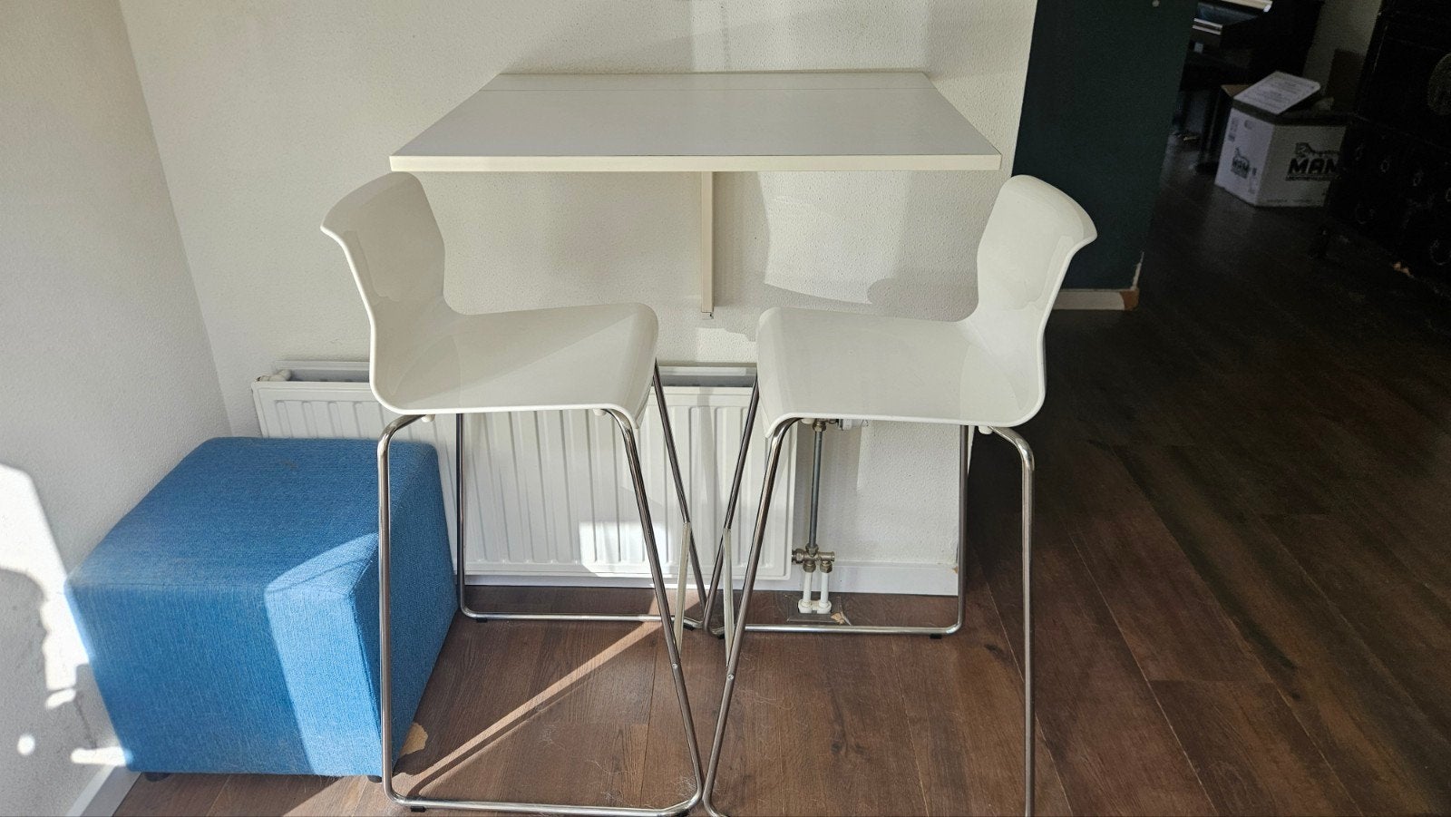 2 witte barstoelen met chromen onderstel, Ophalen, Gebruikt, 90 cm of meer, Metaal