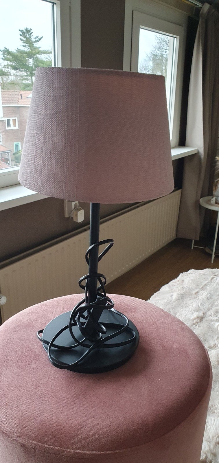 ZWARTE TAFELLAMP met ROZE KAP..., Roze, Ophalen of Verzenden, Schemerlamp, Met stekker