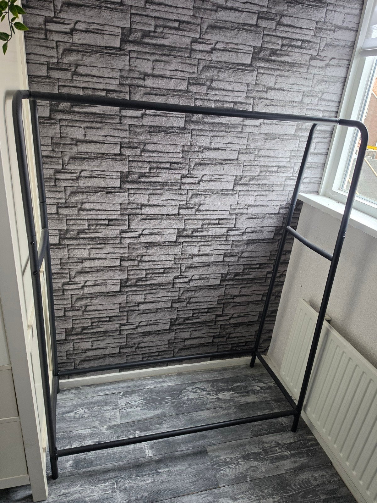 zwart kledingrek
146 hoog 115 lang, Ophalen