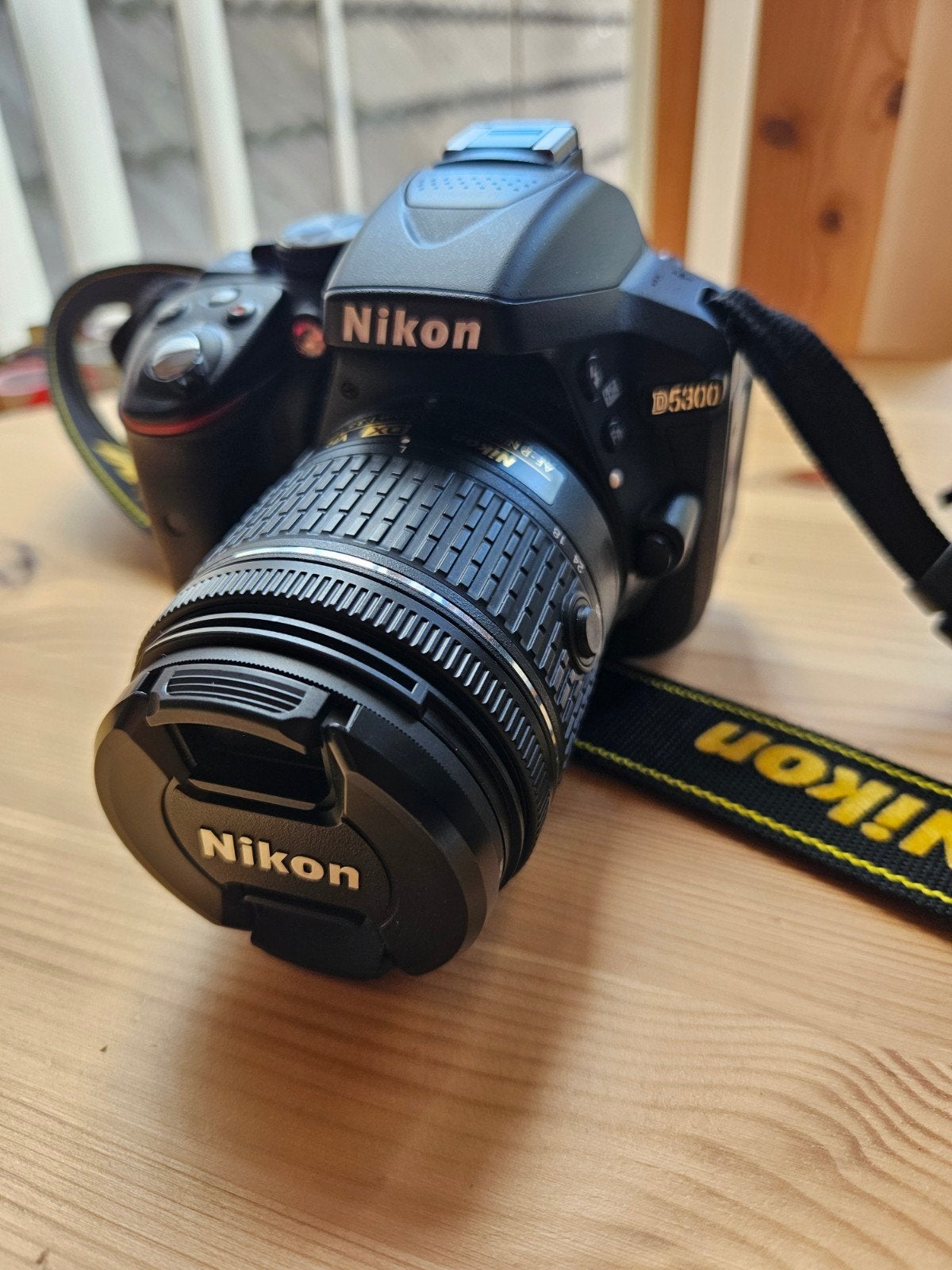 Nikon D5300 spiegelreflexcamera + 18-55mm lens, Ophalen, Zo goed als nieuw, Nikon