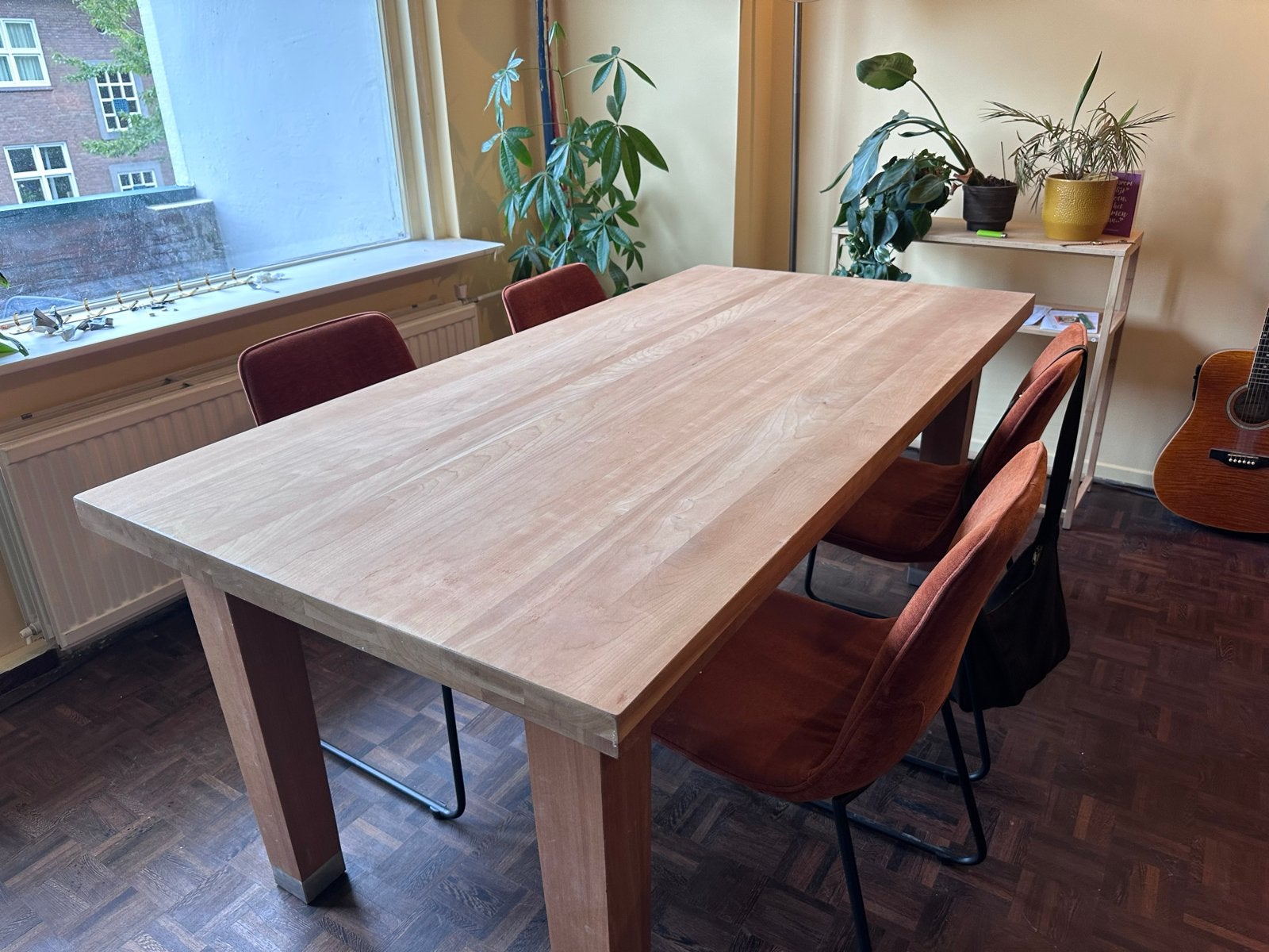 Robuuste houten eettafel - perfect voor 4-6 personen, Ophalen, 50 tot 100 cm, Zo goed als nieuw, 150 tot 200 cm