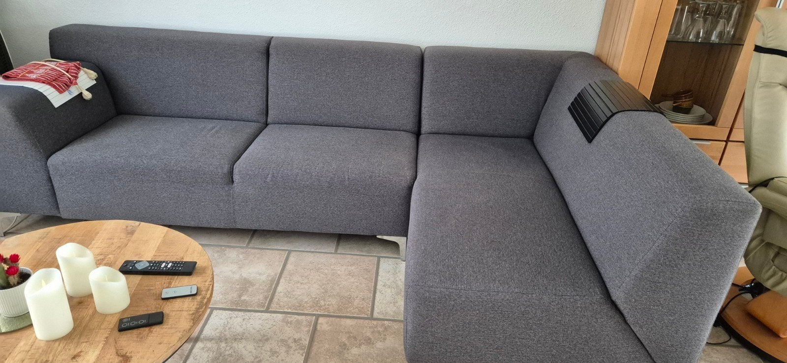 Comfortabele grijze hoekbank en eetkamerstoelen, Ophalen, Gebruikt, Stof, Modern en comfortabel
