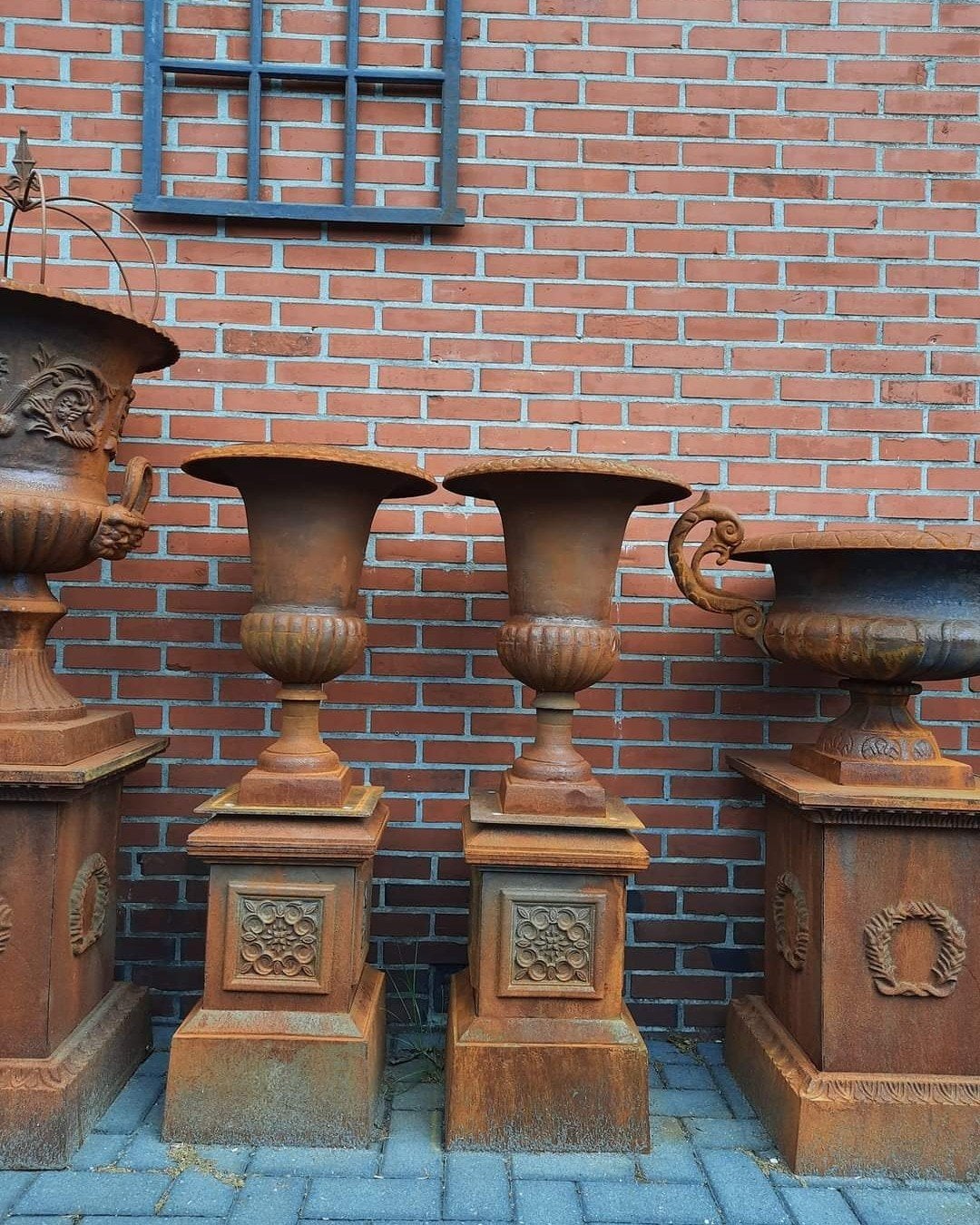 Gietijzeren tuinvazen tuinvaas bloempot bloembak op sokkel, Ophalen of Verzenden