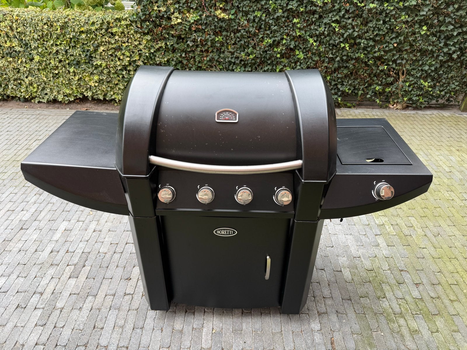 Boretti Robusto Gasbarbecue met zijbrander en pizzasteen, Ophalen, Gebruikt