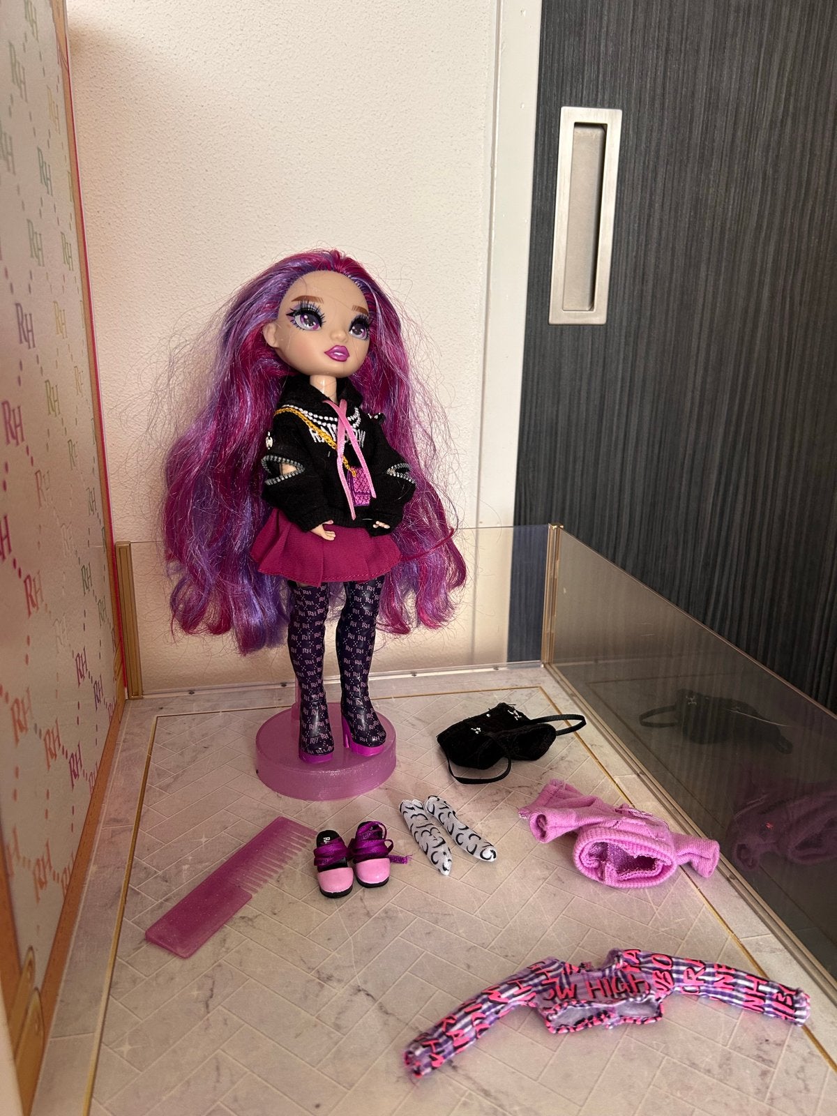 Rainbow High pop met accessoires - Emi, Ophalen of Verzenden, Gebruikt, Overige typen