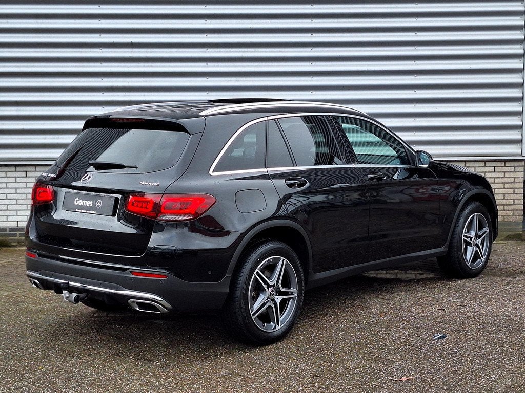 Mercedes-Benz GLC-klasse 300e 4MATIC | Panoramadak | Trekhaa, Auto's, Mercedes-Benz, Automaat, 14 kWh, Gebruikt, 4 cilinders