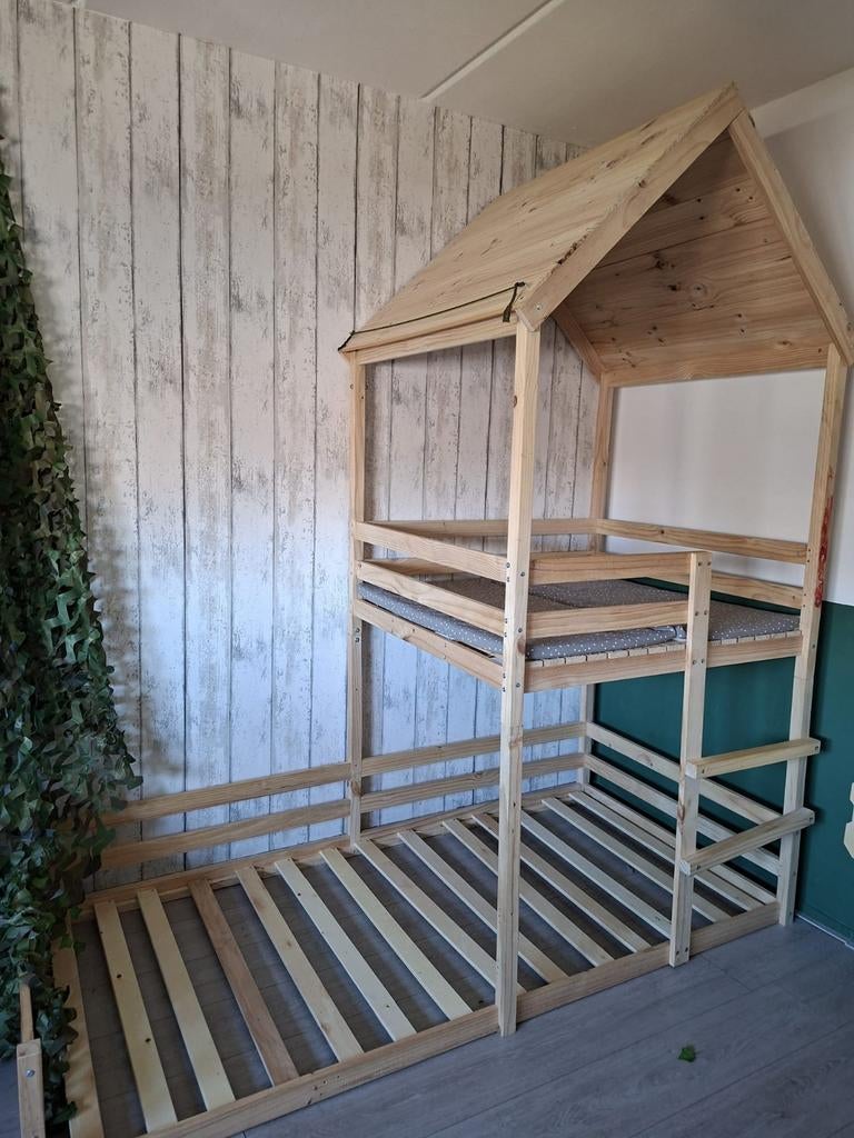 Kinderbed met speelplek, Ophalen, Zo goed als nieuw, Overige typen