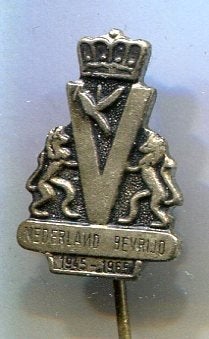 Nederland Bevrijd 1945 - 1965 zilverkleurig speldje( U_002), Verzenden, Zo goed als nieuw, Stad of Land, Speldje of Pin