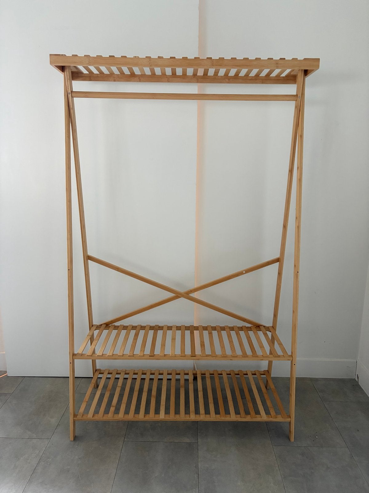 Bamboe kledingrek met planken. 100 x 43 x 160 cm, Ophalen, Zo goed als nieuw