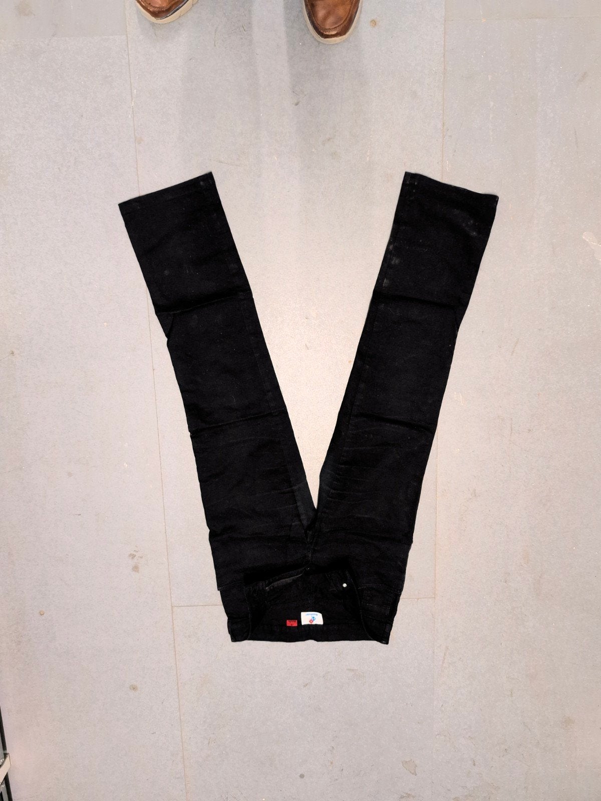 Zwarte dominos pizza jeans maat 24 - Gedragen, goede staat, Kleding | Dames, Ophalen of Verzenden, Gedragen, Zwart, W27 (confectie 34) of kleiner