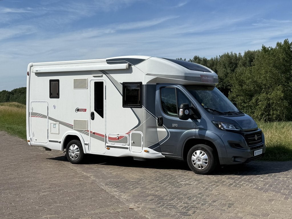 Challenger Mageo 290 Automaat, Hefbed, Luchtvering, Automaat, Chemisch toilet, Afzuigkap, 6 tot 7 meter