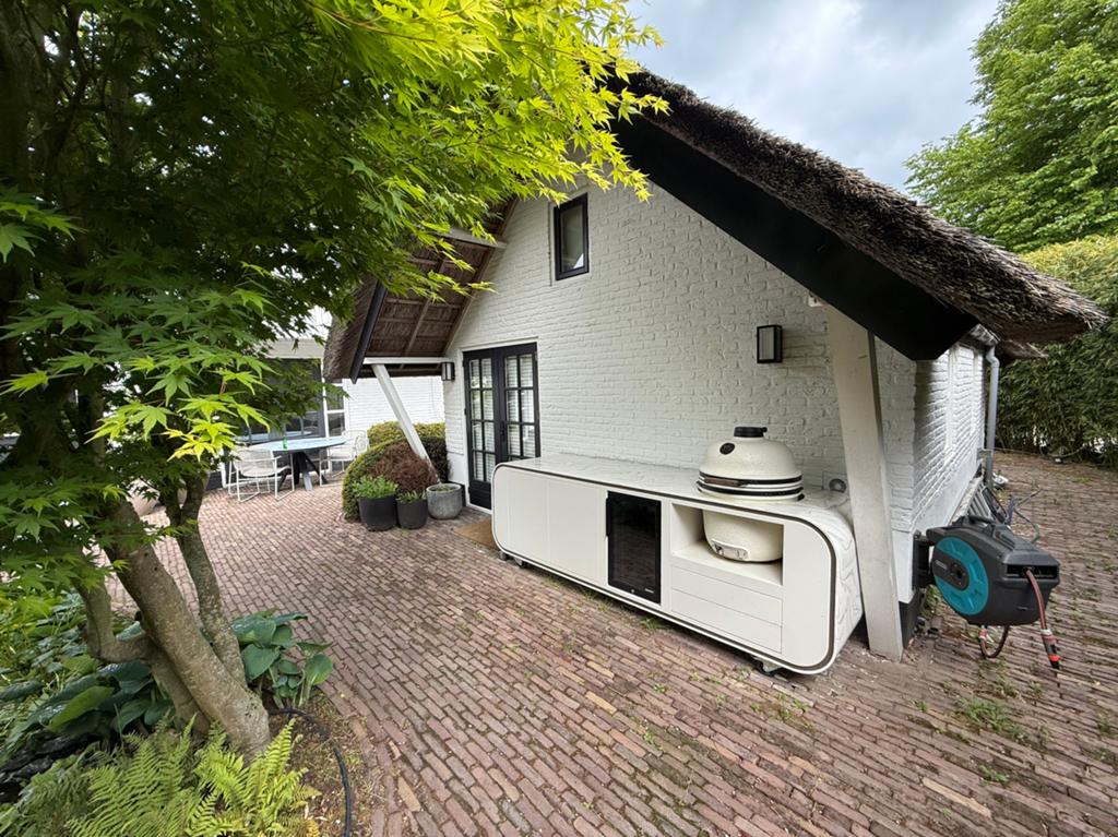 Exclusief buitenmeubel van Corian 280 x 94 x 73(d) cm, Tuin en Terras, Buitenkeukens, Ophalen, Zo goed als nieuw, Houtskool, Vrijstaand