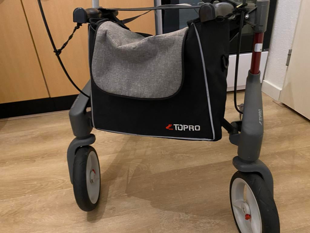 Uitstekende rollator Topro met handige mand, Diversen, Rollators, Ophalen of Verzenden, Opvouwbaar, Zo goed als nieuw