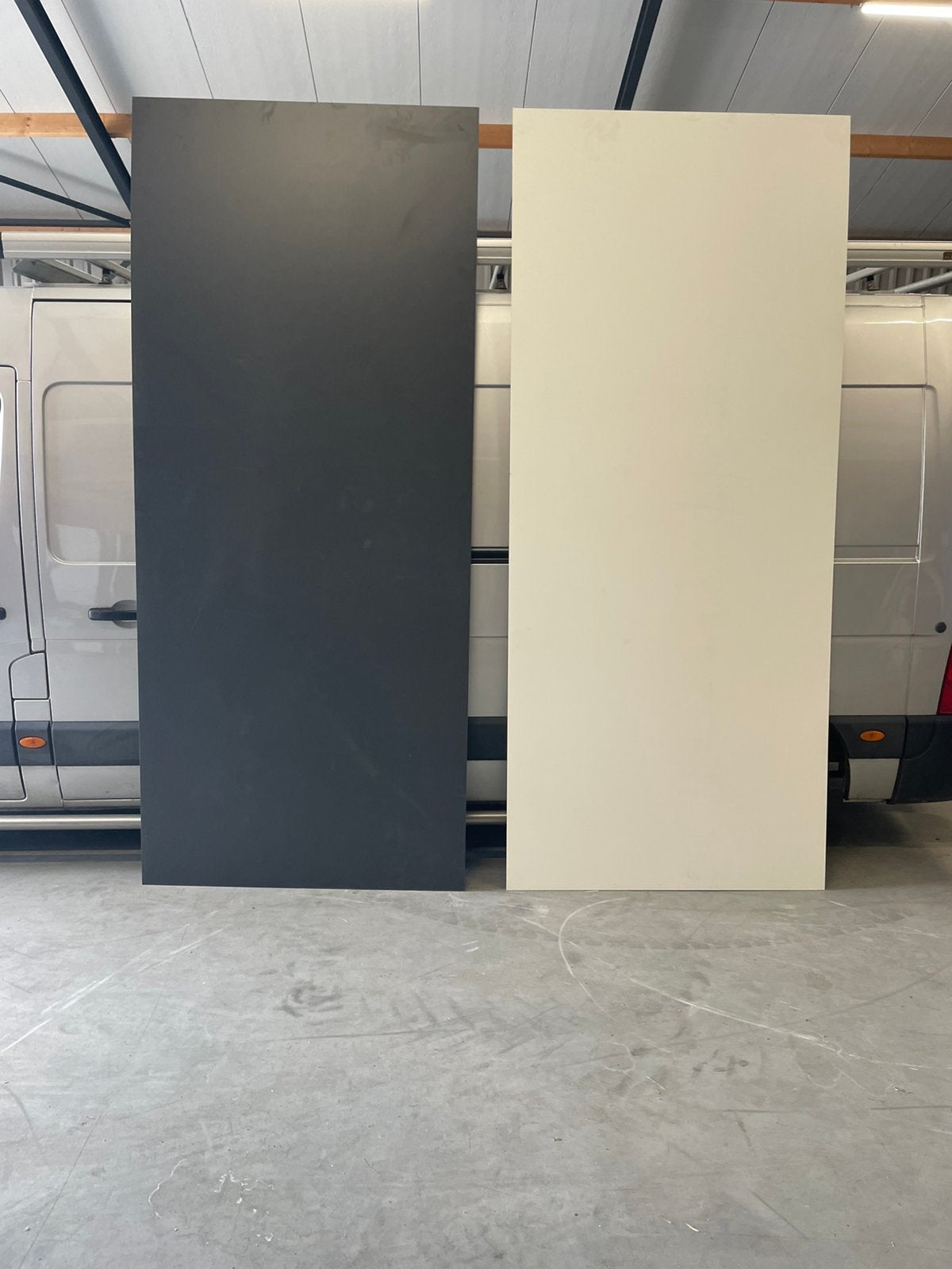 Trespa platen antraciet en wit 130*305 ( scherp geprijsd), Ophalen, Kunststof, Minder dan 3 meter, Zo goed als nieuw