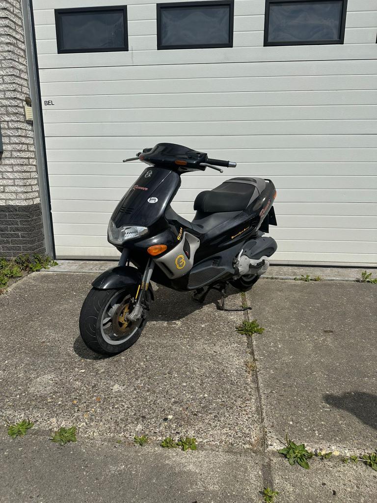 Gilera runner 125cc, Fietsen en Brommers, Scooters | Overige merken, Zo goed als nieuw, Benzine, Ophalen