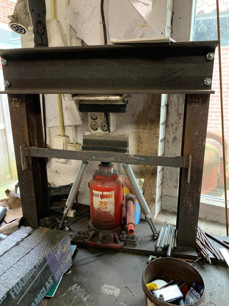 Buigbankje voor metalen strippen - 20 ton, Ophalen