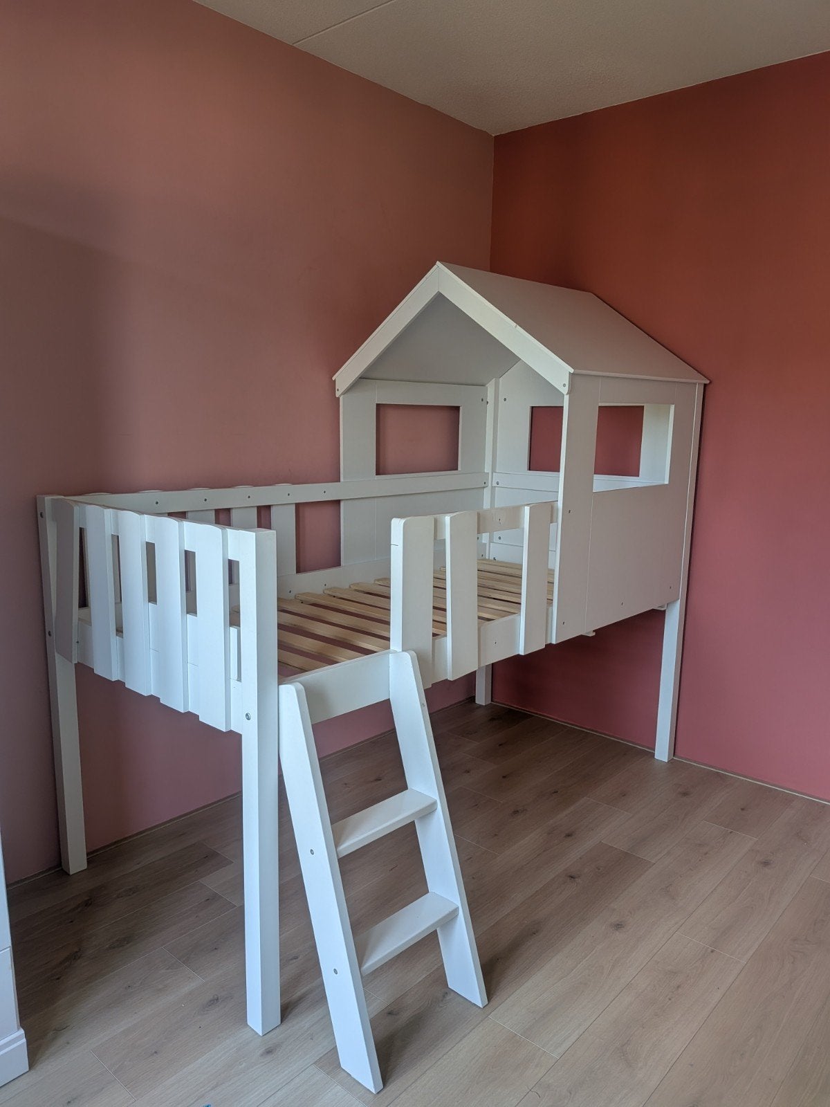 Kinderbed huisje - gratis af te halen (mist zijplanken), Ophalen, Gebruikt, 90 cm, Eenpersoons