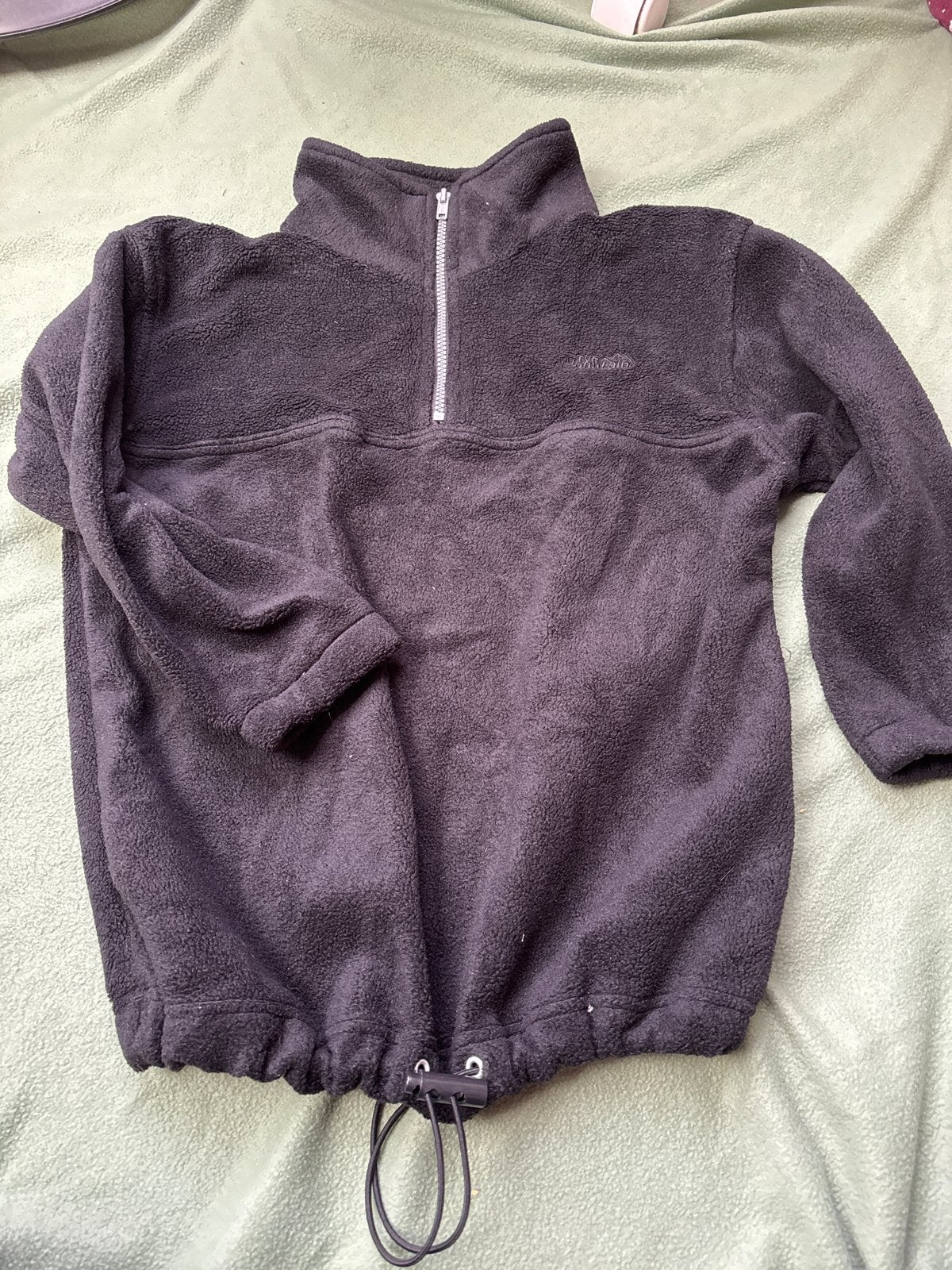 Zwarte fleece trui met rits en trekkoord, maat 140, Ophalen, Gebruikt, Jongen of Meisje, Trui of Vest