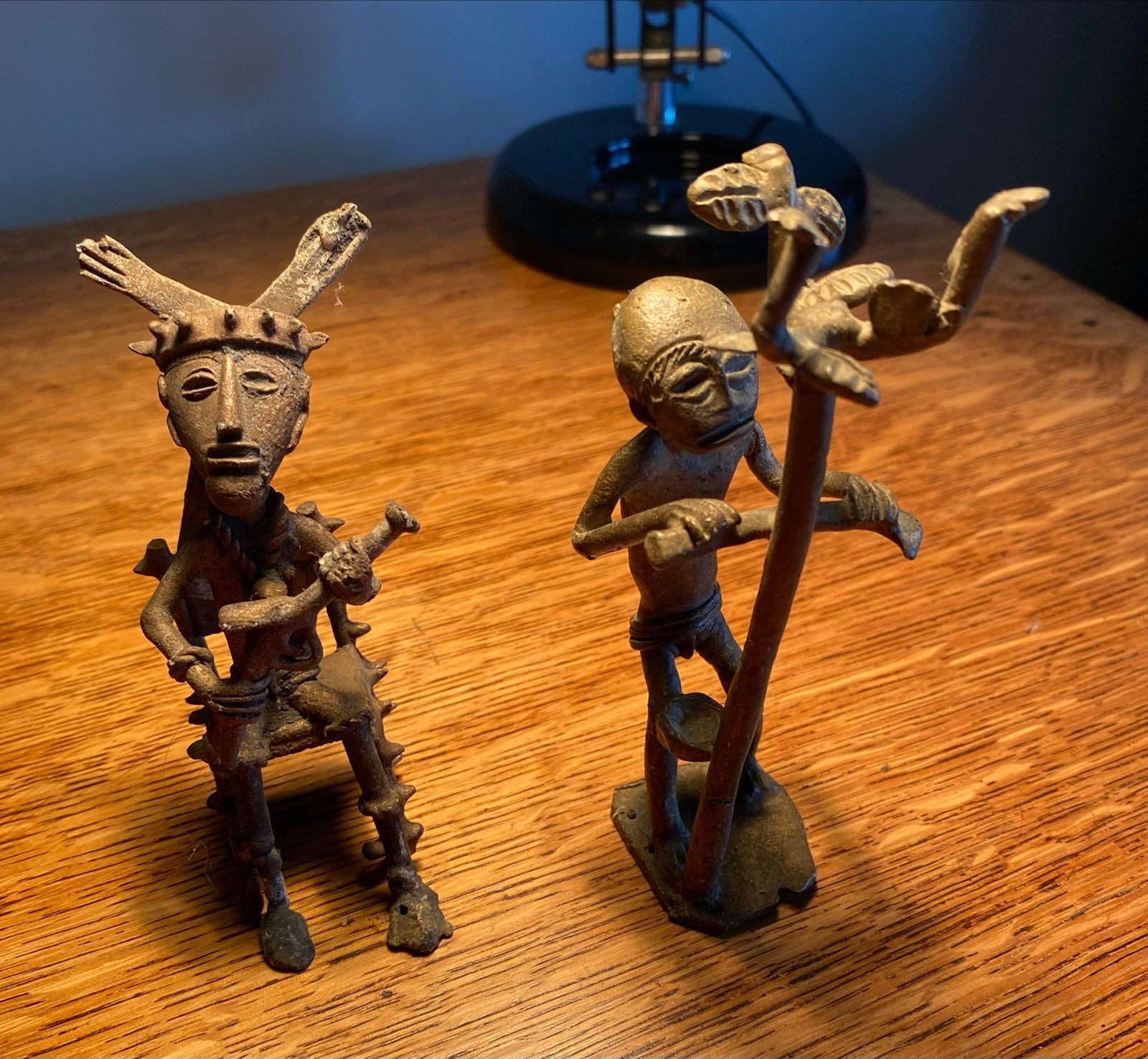 Twee Ashanti goudgewichten, Afrikaans, 12 en 13 cm, Antiek en Kunst, Afrika, Goud, Overige typen, Handgemaakt