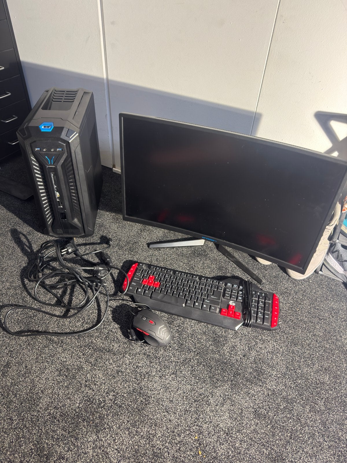 Medion Erazer Desktop PC met Monitor, Toetsenbord en Muis, Ophalen, 8 GB, Zo goed als nieuw, Gaming