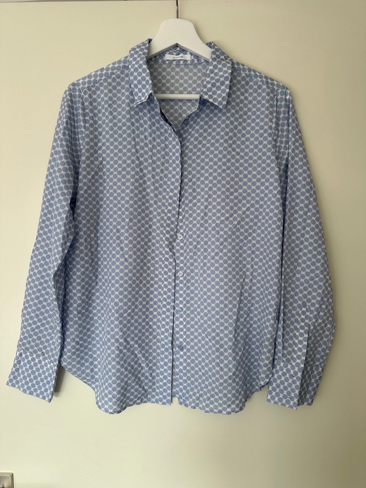 Opus blouse wit met lichtblauwe stippen - Maat 36, Kleding | Dames, Verzenden, Zo goed als nieuw, Maat 36 (S), Wit