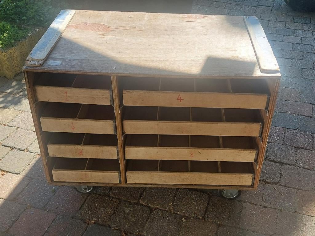 Verrijdbare houten kar met bakken voor markt, Ophalen, Gebruikt